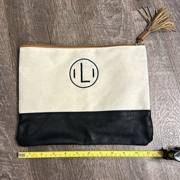 Monogram “L” clutch with dual linen top and faux leather bottom - Picture 4 of 5